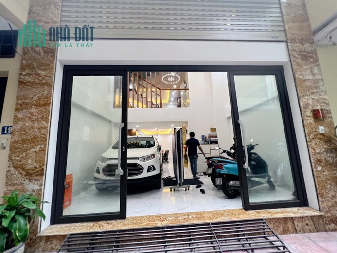 Bán nhà ngõ 150 Lương Thế Vinh 55m x 6 tầng, mt: 5.3m, phân lô, thang máy, ô tô vào nhà