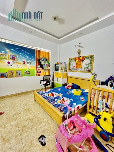 Nnà đẹp, khu dân trí cao, 4 Tầng chỉ có 5.65 tỷ