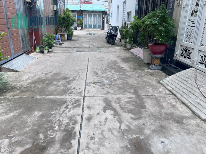 Nnà đẹp, khu dân trí cao, 4 Tầng chỉ có 5.65 tỷ
