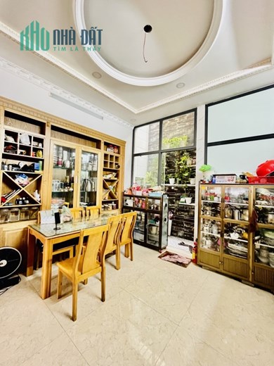 Nnà đẹp, khu dân trí cao, 4 Tầng chỉ có 5.65 tỷ