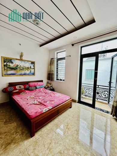 Nnà đẹp, khu dân trí cao, 4 Tầng chỉ có 5.65 tỷ