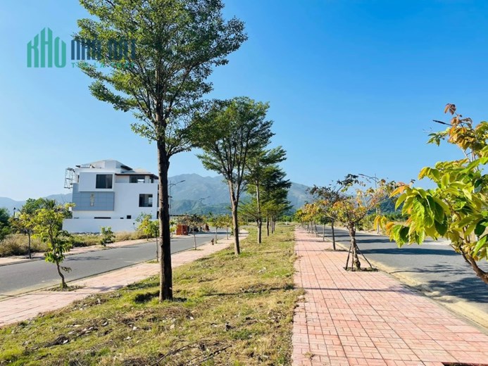 Bán đất kđt Ven Sông Tắc, Vĩnh Thái Nha Trang giá siêu rẻ chỉ 14 tr/m2