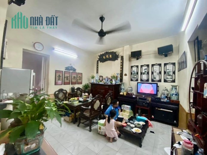 Bán nhà mặt phố Kim Ngưu- nhỉnh 16 tỉ- dt70m2x 3 tầng- vị trí đẹp ngay nút giao thông Kim Ngưu với