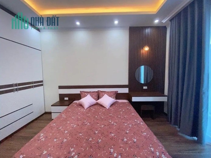 Bán nhà Chiến Thắng - La Khê. DT 31m2 - 5T. Cách phố 30m, ô tô đỗ 10m. Ngõ 2 oto tránh. Giá 3,7 tỷ