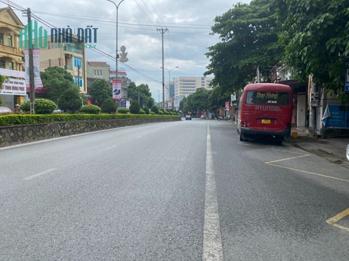 Bán 240m2 mặt đường Trần Phú, Liên Bảo