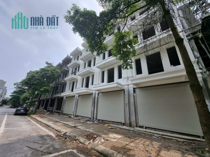 Bán nhà mặt phố phường Phúc Thắng, ngay ngã 3 Mai Hắc Đế, đối diện Toyota kinh doanh cực đỉnh