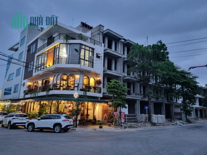 Bán nhà mặt phố phường Phúc Thắng, ngay ngã 3 Mai Hắc Đế, đối diện Toyota kinh doanh cực đỉnh