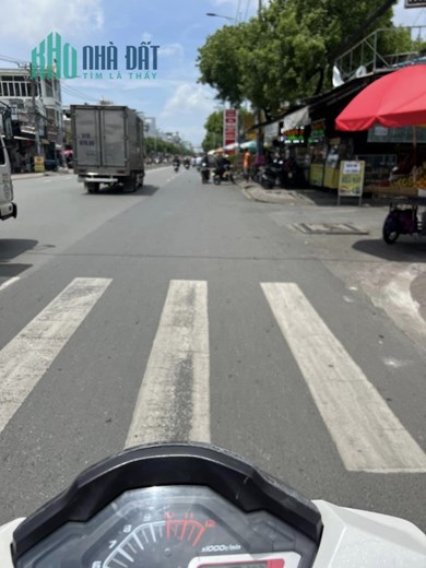 Bán Mặt Tiền Kinh Doanh Sầm Uất Lê Văn Quới, Ngay Ngã Tư 4 Xã, 100m2, Ngang Lớn 5m.