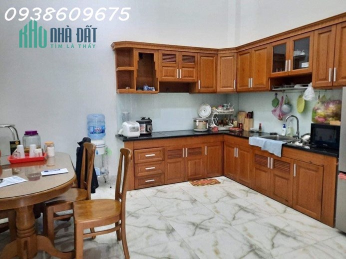 Nhà Mặt tiền 4 tầng, 4x13.5m2, Q7 đường lớn an ninh nhỉnh 9tỷ