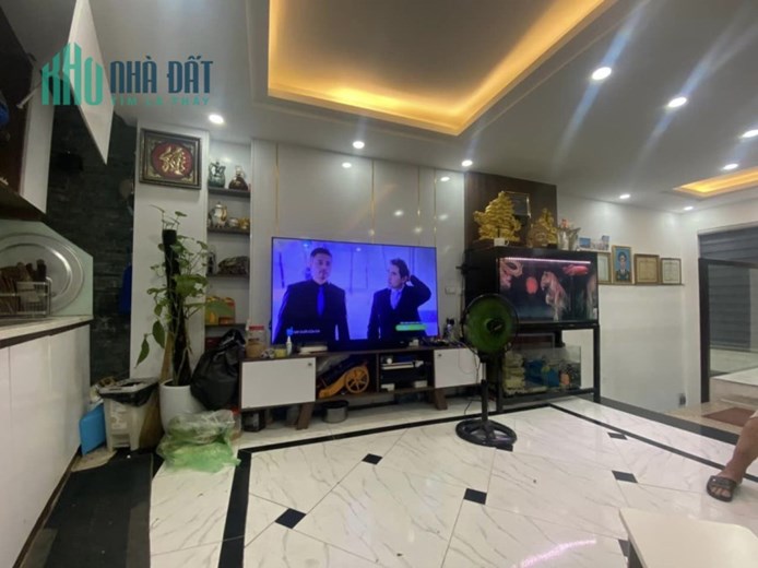 NHÀ ĐẸP KHƯƠNG TRUNG. DT 43M2- 5 TẦNG. MT 5M. CÁCH PHỐ 10M- Ô TÔ QUA. GIÁ CHỈ 6,3 TỶ