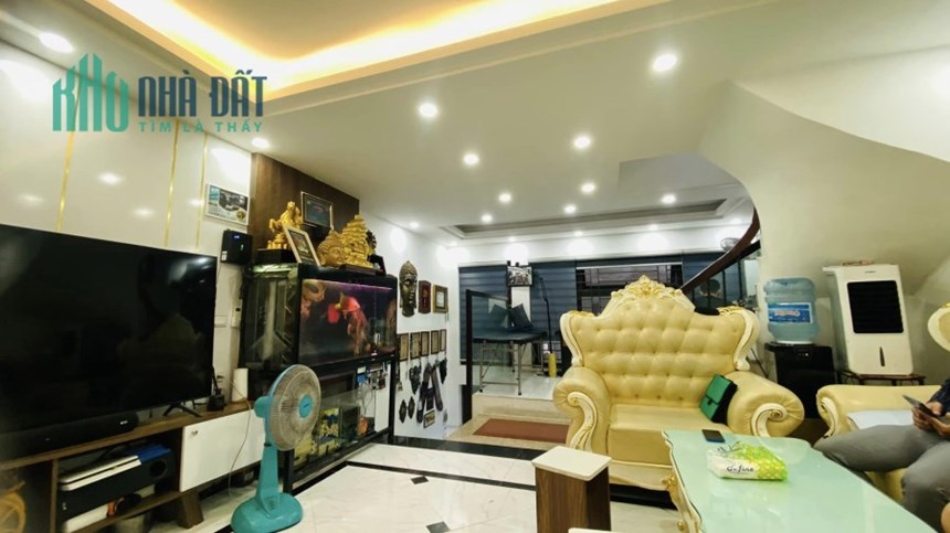 NHÀ ĐẸP KHƯƠNG TRUNG. DT 43M2- 5 TẦNG. MT 5M. CÁCH PHỐ 10M- Ô TÔ QUA. GIÁ CHỈ 6,3 TỶ
