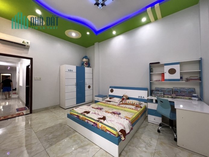 135m2, 3 tầng, 11 phòng, thu nhập 70 triệu ngay Cộng Hòa và Hoàng Hoa Thám, Q.T Bình chỉ 17 tỷ