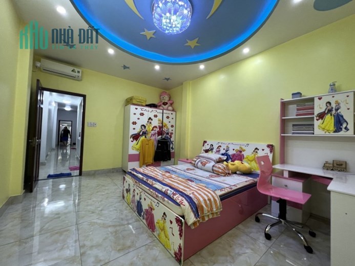 135m2, 3 tầng, 11 phòng, thu nhập 70 triệu ngay Cộng Hòa và Hoàng Hoa Thám, Q.T Bình chỉ 17 tỷ