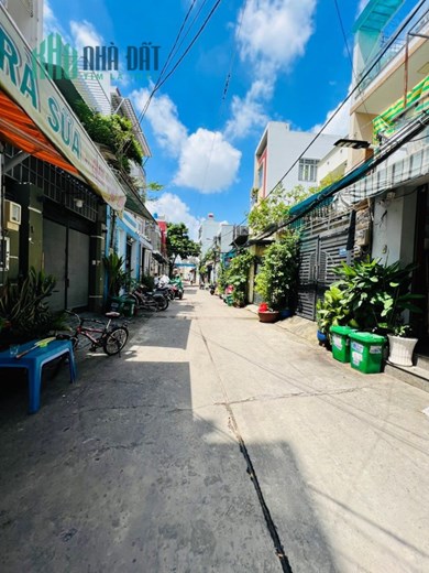 Chính chủ cần bán gấp nhà 1 trệt, 3 lầu ở đường số 4, KP3, P. Bình Hưng Hòa, Q Bình Tân