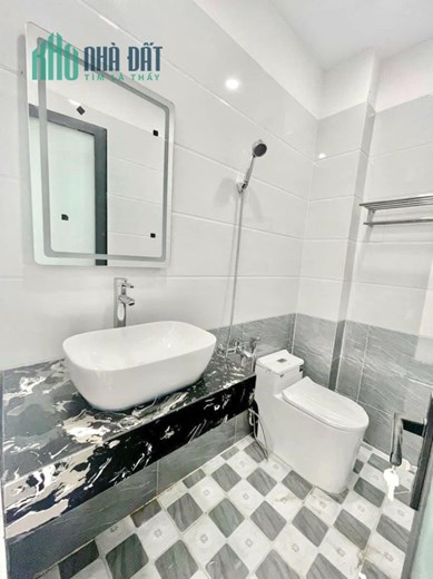 Nhà mới 5 tầng gần MT Dương Bá Trạc P1Q8. Giá 5 tỷ 50 triệu