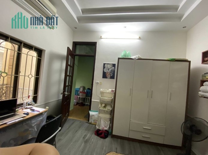 BÁN NHÀ ĐƯỜNG LÁNG. DT 25M2- 4 TẦNG. MẶT TIỀN 3,8M. 2 MẶT THOÁNG. CÁCH LÁNG HẠ 100M.  GIÁ 3,3 TỶ