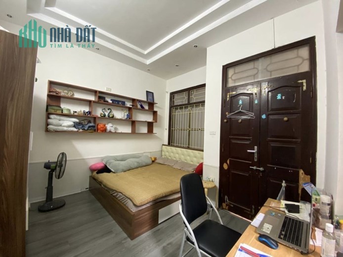 BÁN NHÀ ĐƯỜNG LÁNG. DT 25M2- 4 TẦNG. MẶT TIỀN 3,8M. 2 MẶT THOÁNG. CÁCH LÁNG HẠ 100M.  GIÁ 3,3 TỶ
