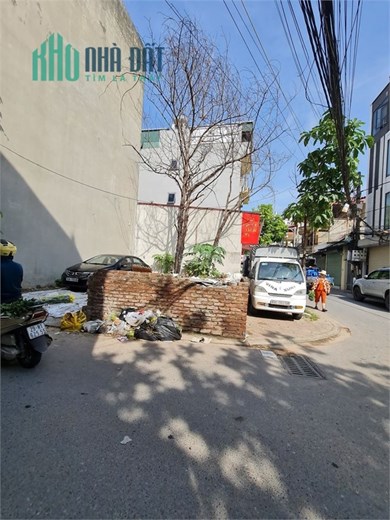 Bán 53m2 đất phố Ngô Xuân Quảng vào 30m. Ô tô 7 chỗ vào nhà. Chỉ 3xyz triệu. Lh 0989894845