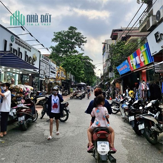 Bán 53m2 đất phố Ngô Xuân Quảng vào 30m. Ô tô 7 chỗ vào nhà. Chỉ 3xyz triệu. Lh 0989894845