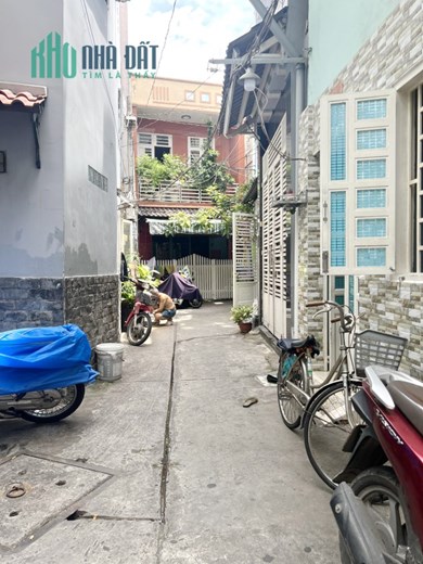 Nhà 2 tầng 2 mặt hẻm gần đường Nguyễn Văn Cừ P1Q5