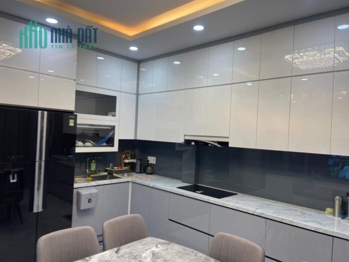 Bán nhà Trung Tâm Q1, Trần Hưng Đạo, 4.3x12, 1 trệt 3 lầu, đối diện trụ sở Công An TpHCM, an ninh,