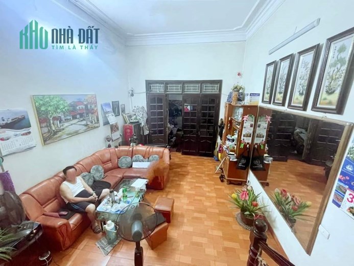 CC Bán nhà ngõ 111 Giáp Bát. Vị trí đỉnh Ô tô. DT 51m2  Chỉ 3 tỷ 980 triệu.