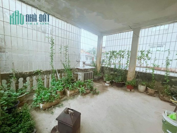 CC Bán nhà ngõ 111 Giáp Bát. Vị trí đỉnh Ô tô. DT 51m2  Chỉ 3 tỷ 980 triệu.
