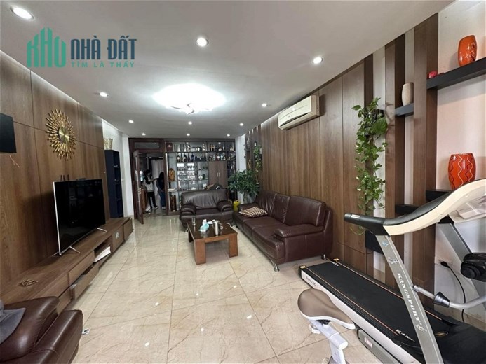 BÁN NHÀ VỊ TRÍ ĐẮC ĐỊA MP TRUNG KÍNH, 8 TẦNG, THANG MÁY, Ô TÔ TRÁNH, KINH DOANH KHỦNG.