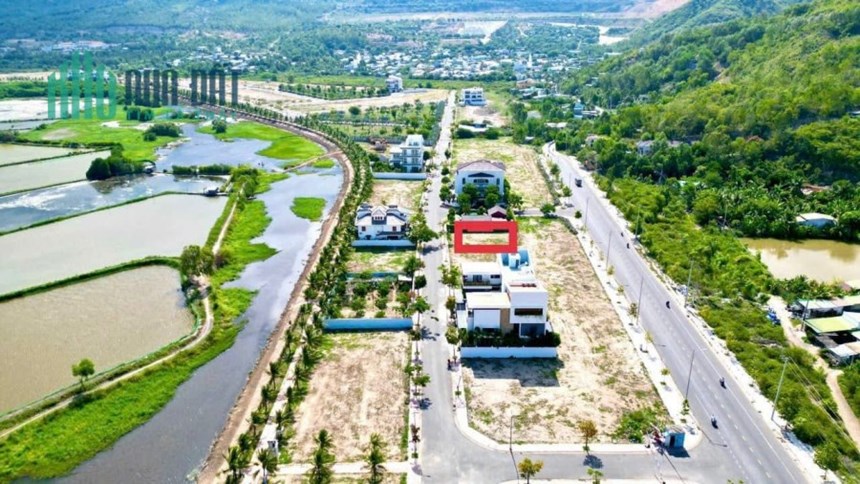 Bán lô Biệt Thự lưng tựa Sơn mặt hướng Thuỷ — Mặt tiền đường nhựa rộng 14m giá chưa tới 5 tỷ