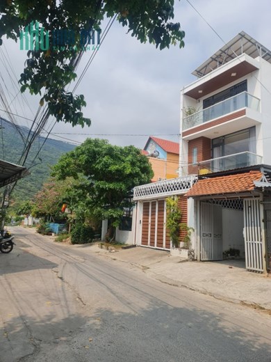 Bán nhà 3 tầng 2 mặt đường 12m ở trung tâm Phước Đồng