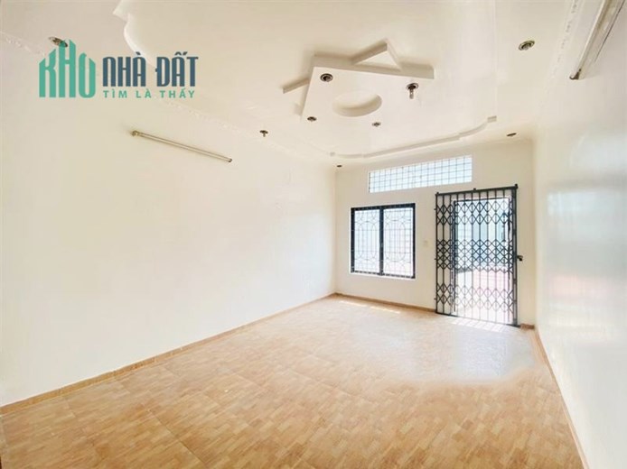 Bán nhà đường Miếu Hai Xã, diện tích 55m 3 tầng sân cổng riêng GIÁ 2.6 tỉ