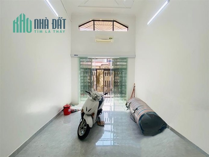 Bán nhà đường Miếu Hai Xã, diện tích 55m 3 tầng sân cổng riêng GIÁ 2.6 tỉ