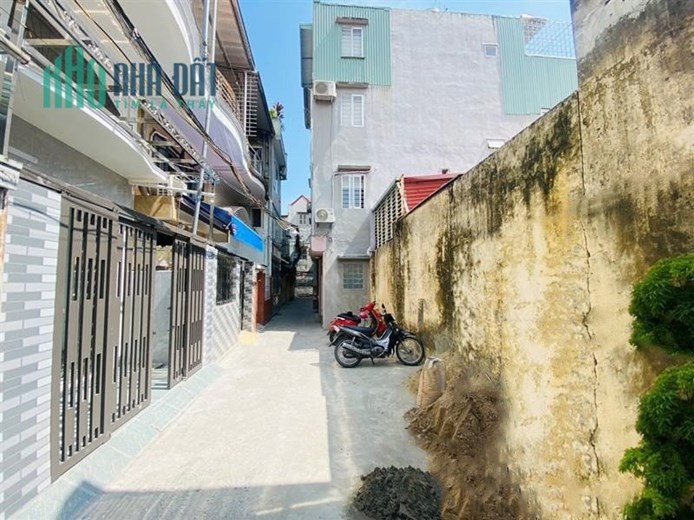 Bán nhà đường Miếu Hai Xã, diện tích 55m 3 tầng sân cổng riêng GIÁ 2.6 tỉ