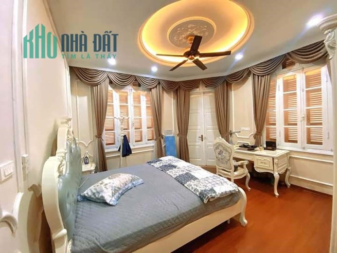 Bán Căn Biệt Thự Cầu giấy 163/180m2 x 5 tầng thang máy, lô góc 2 mặt tiền bề thế, tặng full nội