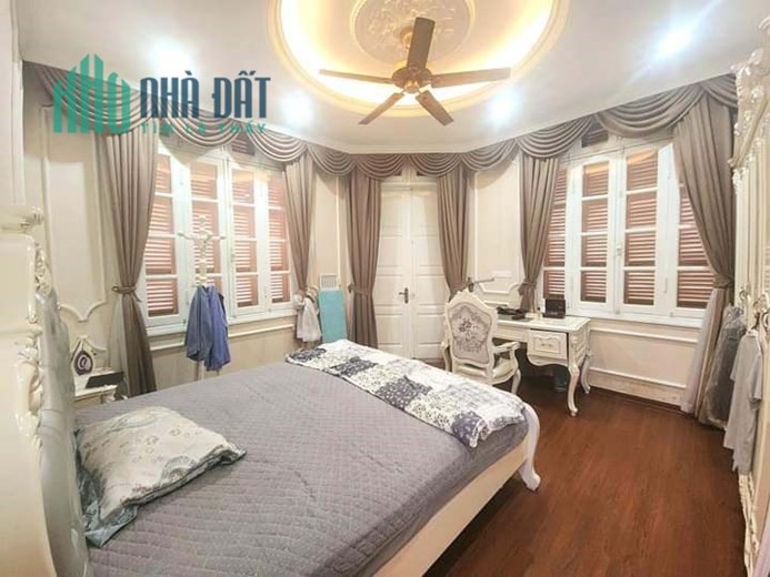 Bán Căn Biệt Thự Cầu giấy 163/180m2 x 5 tầng thang máy, lô góc 2 mặt tiền bề thế, tặng full nội