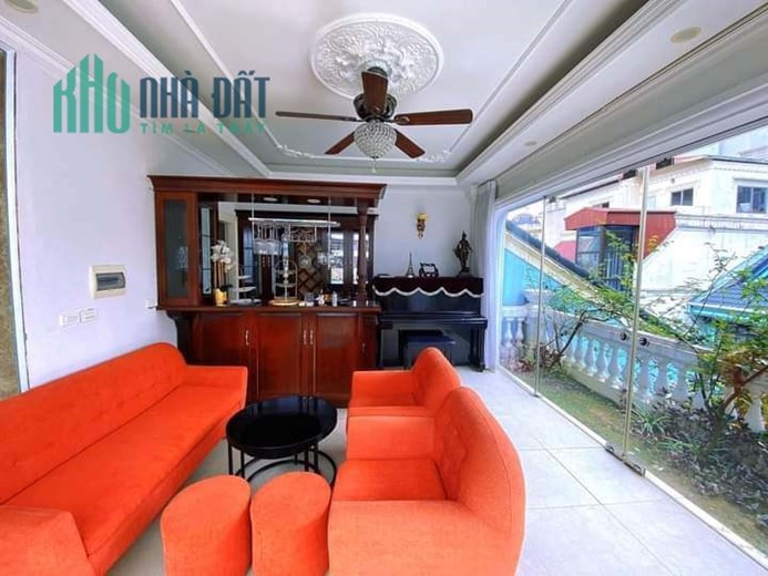 Bán Căn Biệt Thự Cầu giấy 163/180m2 x 5 tầng thang máy, lô góc 2 mặt tiền bề thế, tặng full nội