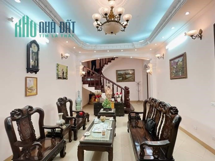 Bán Căn Biệt Thự Kiểu Pháp Ngõ 560 Nguyễn Văn Cừ - Long Biên 80m2 x 5 tầng, mặt tiền 8m, ô tô đậu