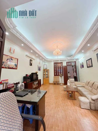 Bán Căn Biệt Thự Kiểu Pháp Ngõ 560 Nguyễn Văn Cừ - Long Biên 80m2 x 5 tầng, mặt tiền 8m, ô tô đậu