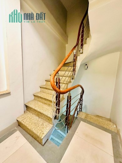 Cần bán nhà phố Trần Hữu Tước lô góc ôtô Vew hồ 50m 6Tg MT 6,5m chỉ 8,5 tỷ LHCC.