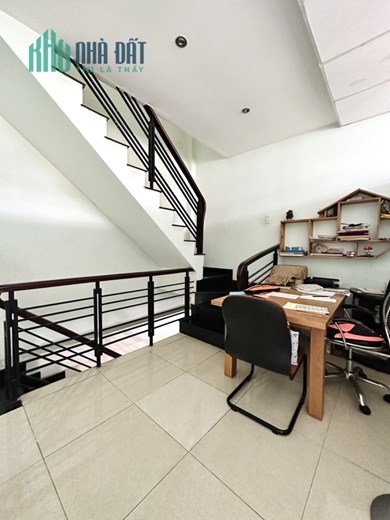 HÀNG THƠM NỨC MŨI - NGÃ TƯ HÀNG XANH - 41M2 - NGANG LỚN 4.5M - SỔ A4 - NHÀ ĐẸP 4 TẦNG - HXH ĐỖ CỬA