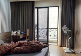 Bán nhà phố Nguyên Hồng, DT 39m2, MT3.8m, vỉa hè, ô tô, kinh doanh ổn, sổ đẹp, giá tốt.