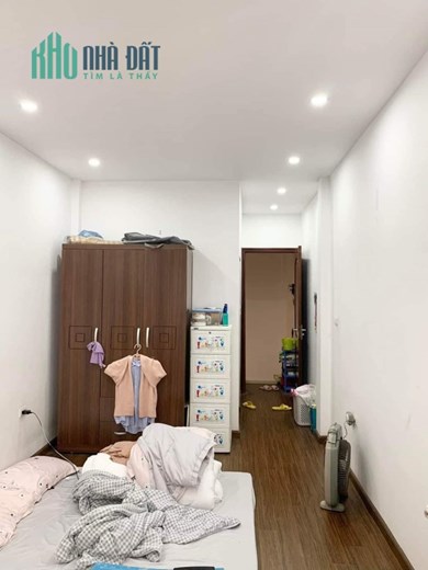 Bán nhà phố Nguyên Hồng, DTSD 39m2, MT3.8m, vỉa hè, ô tô, kinh doanh ổn, sổ đẹp, giá tốt.