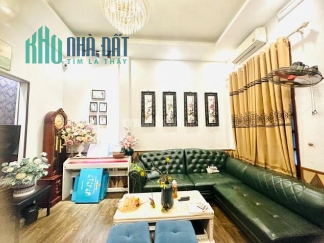 Cho thuê nhà 4 tầng, DTSD 150m khu vực Phố Tây Sơn, Ngã Tư Sở, Đống Đa, 20tr/th; 0813766789