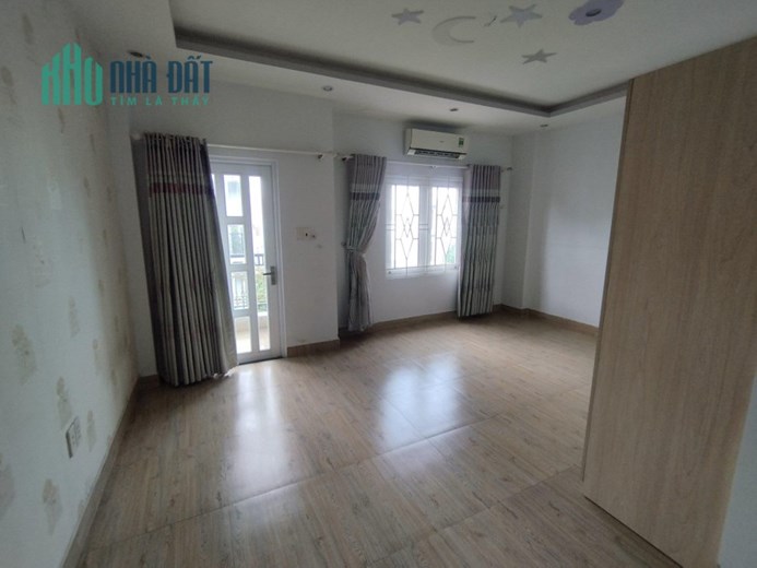 Bán nhà Hoàng Quốc Việt , Diện tích 5x16 đường 10 m, 4 tầng giá 10.tỷ 500