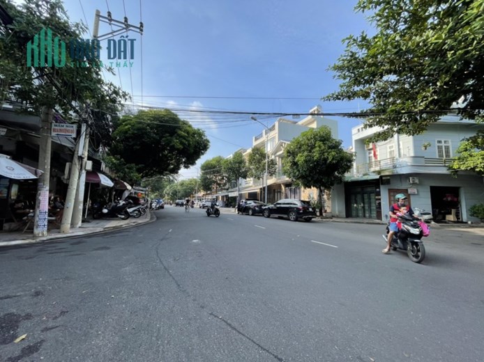Bán Gấp căn nhà 1 trệt 2 lầu mặt tiền Lê Văn Lộc Vũng Tàu