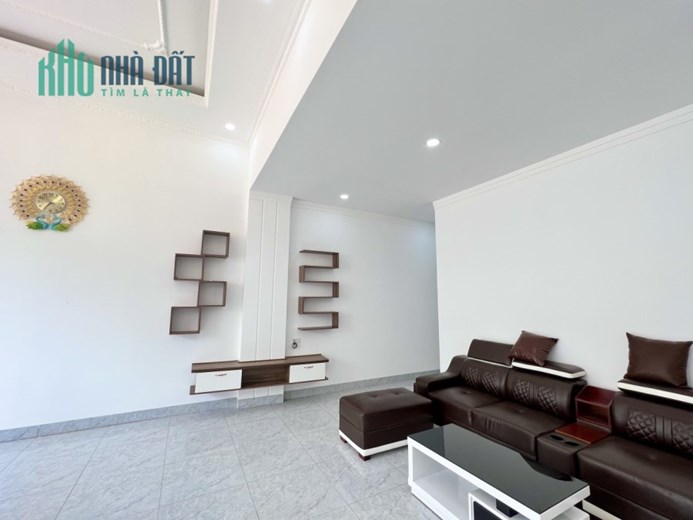 HẠ GIÁ TỪ 3TỶ990TR CHỈ CÒN 3TỶ790TR CHÍNH CHỦ BÁN NHÀ 1 TRỆT 1 LẦU FULL NỘI THẤT