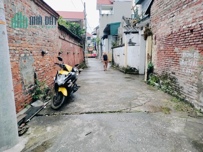 HÀNG MỚI F0 cắt bán chỉ hơn 1 tỷ giáp Thị Trấn Chúc Sơn 
- Diện tích: 75,9m 
- Đường Ô TÔ vào tận