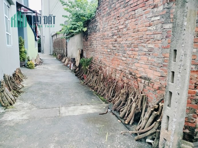 HÀNG MỚI F0 cắt bán chỉ hơn 1 tỷ giáp Thị Trấn Chúc Sơn 
- Diện tích: 75,9m 
- Đường Ô TÔ vào tận