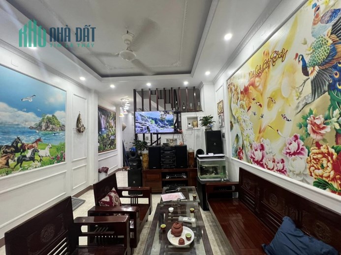 Bán nhà Thạch Bàn cực đẹp, Gần phố, 40 m2, 4 tầng, giá chỉ 4 tỷ.