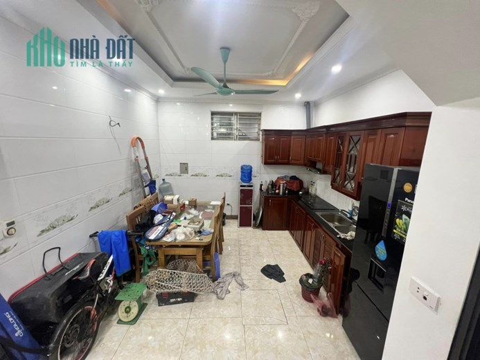 Bán nhà Thạch Bàn cực đẹp, Gần phố, 40 m2, 4 tầng, giá chỉ 4 tỷ.